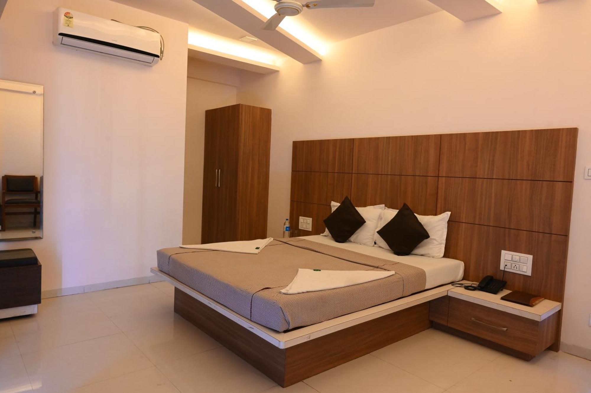 Hotel Ramkrishna Inn Colhapur Exterior foto